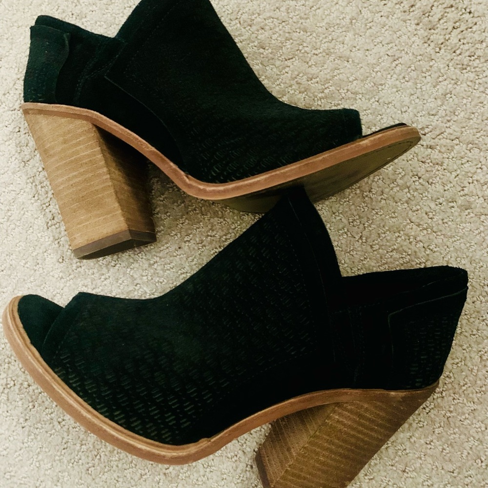 Black suede Vince Camuto block heel peel toe - Picture 2 of 3